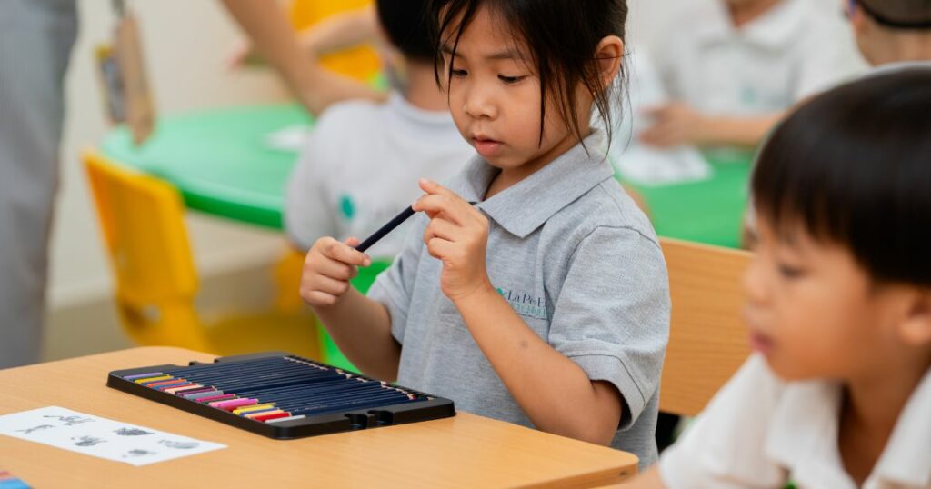 Khơi gợi trí tưởng tượng của trẻ qua trò chơi sáng tạo